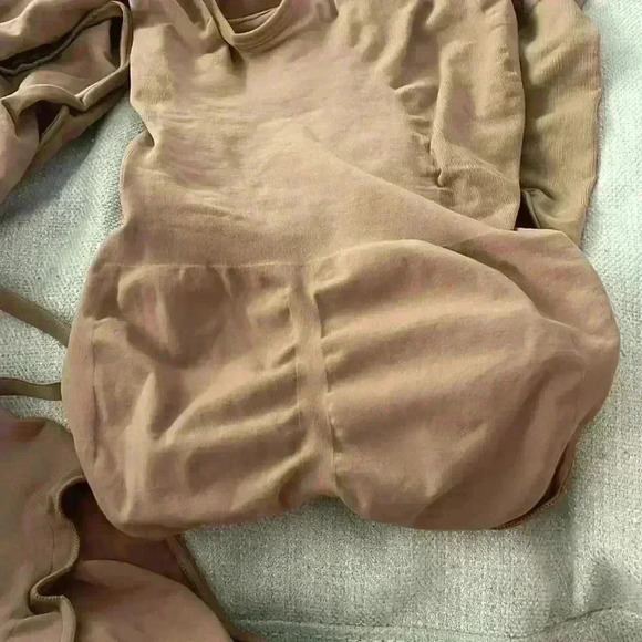 COPY - SKIMS Adjustable Straps Seamless Sculpt Compression Thong Bodysuit Size … - Picture 7 of 7